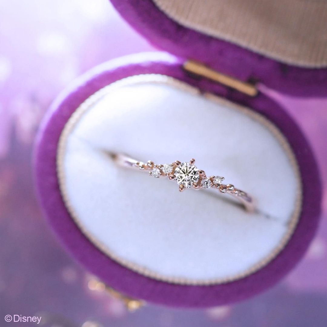 ディズニーラプンツェルの婚約指輪 ベストデイエバー ジュエリーケース入り写真